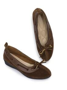 Nuevo estilo de zapatos planos casuales todo el año, tipo mocasín con lazo, cómodos para el diario, diseño simple y elegante para mujeres y madres