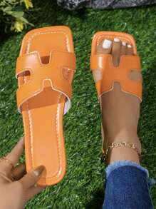 2025 Summer New Fashion Minimalist Flat Elegant Women Shoes,Outdoor Casual Holiday Atmosphere Beach Sandals, White, Black, Square Toe Hollow-Out Roman Ladies Flip Flops