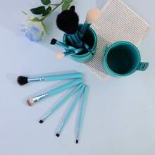 12支化妆刷套装，包含眼影、腮红、散粉、粉底等，美妆工具齐全，旅行便携收纳桶，居家日常使用，情人节、生日礼物佳选。化妆刷套装，化妆刷套装，化妆刷套装，全套化妆工具，化妆刷套装，全套化妆工具，化妆刷套装，化妆刷套装，化妆礼盒套装