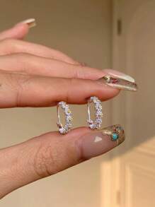 1 par de elegantes pendientes de margaritas pequeñas de plata de ley 925, elegantes pendientes para mujer, joyería fina para mujer, regalo de fiesta, uso diario