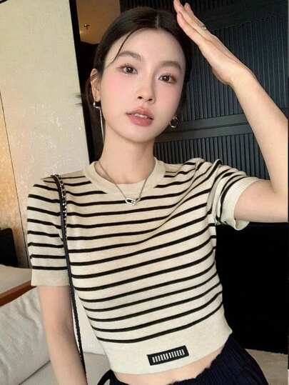 Áo thun cổ tròn tay ngắn kẻ sọc ôm vừa vặn dành cho nữ, thoải mái và đa năng trong mùa hè (Sọc ngẫu nhiên)