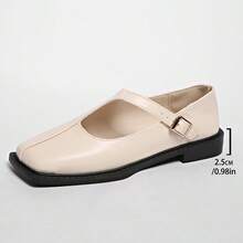 Grundlegende preppy schicke geschlossene Zehensandalen für Frauen, quadratische Zehenpartie, flache Absätze, Römersandalen für Kleider, Sommer 2025 Neuerscheinung