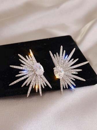 1 Pair Elegant Shiny Zirconia Stone Asymmetrical Firework Wing Encrusted Zirconia Stud Earrings