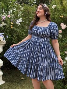 大码女式新款夏季方领泡泡袖连衣裙，蓝白格子甜美青春，腰部收紧荷叶边下摆，适合花园野餐、女友约会、毕业季