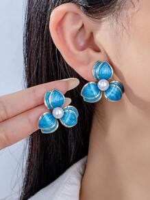 1 par de pendientes con diseño floral dulce y lindo para mujeres, apropiados para usar en la vida cotidiana y en citas