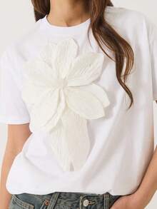 BIANCO LUCCI Elegant 3D Floral Decor Short Sleeve T-Shirt, Summer Graphic Tees Women Cute Tops Kawaii Homecoming - White - View 4