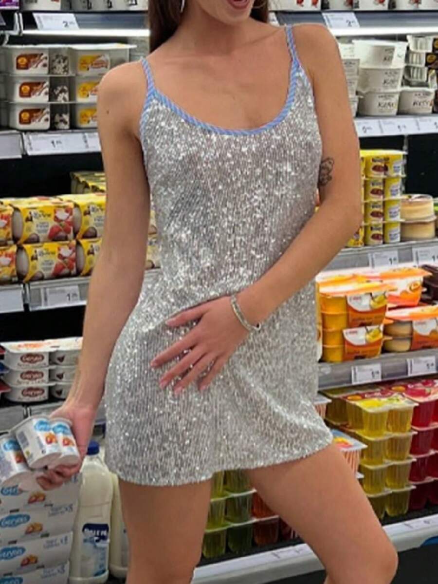 Vestido mini de lentejuelas brillante con tirantes finos estilo Y2K para mujer, de escote de pico, sin mangas y con la espalda descubierta, para fiestas y cócteles - Plateado - Ver 1