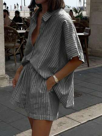 VIVINA 女士时尚休闲度假两件套，亚麻条纹翻领短袖开衫衬衫上衣和松紧腰口袋短裤，女士休闲度假装