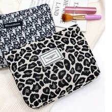 1 件个性化黑白撞色化妆包，3 种款式（豹纹/斑马纹/黑白格子），时尚化妆收纳包，适合存放化妆品、洗漱用品，是生日、节日、爱人的绝佳礼物