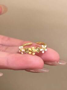 2 pièces Bague ajustable avec design de marguerite et perle d'eau douce, sensation de luxe, convient pour un port quotidien ou pour une séance photo, excellent cadeau pour les amis ou l'anniversaire de la petite amie