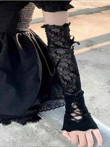 زوج من القفازات الشفافة بطراز لولوتا مع تفاصيل الأساور بالفيونكة البيضاء وديكور الفراشات الخاصة بموضة Y2K، مناسب للصيف