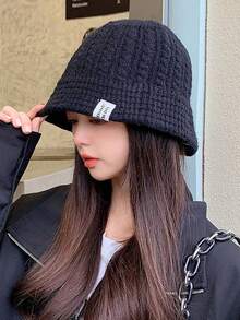 男女款休闲便帽，保暖针织帽，带护耳，时尚字母图案，适合秋冬季