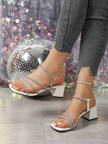 Sandalias de tacón alto blancas para mujer, un zapato dos formas, decoración con rhinestones, sandalia slip-on de tacón grueso y punta cuadrada, elegantes para fiesta, multifuncionales - Blanco - Ver 6