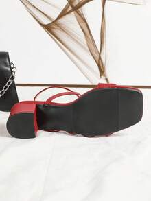 סנדלים אופנתיים לנשים עם עקב גבוה בצבע אדום דמוי עור, בוהן פתוחה עם רצועה מוצלבת ועקב בלוק לחוף הים/מסיבה - אדום - ראה 6
