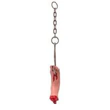 Accesorios de decoración realistas de Halloween: tela ensangrentada, manos y pies cortados con cadena o cuerda para colgar en la casa embrujada. - rojo púrpura - Ver 6