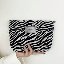 1 件个性化黑白撞色化妆包，3 种款式（豹纹/斑马纹/黑白格子），时尚化妆收纳包，适合存放化妆品、洗漱用品，是生日、节日、爱人的绝佳礼物