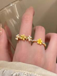 2 pièces Bague ajustable avec design de marguerite et perle d'eau douce, sensation de luxe, convient pour un port quotidien ou pour une séance photo, excellent cadeau pour les amis ou l'anniversaire de la petite amie