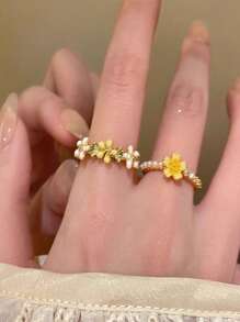 2 pièces Bague ajustable avec design de marguerite et perle d'eau douce, sensation de luxe, convient pour un port quotidien ou pour une séance photo, excellent cadeau pour les amis ou l'anniversaire de la petite amie