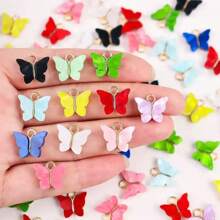 20 pièces dans un sac Breloques papillon en acrylique 14x16mm pour la création de colliers, boucles d'oreilles DIY