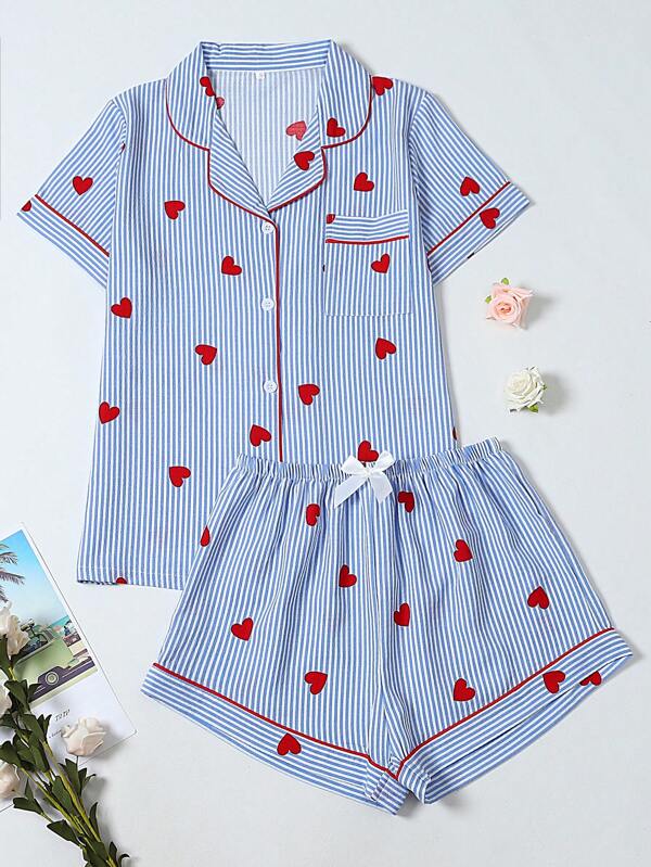 Conjunto de pijama de top de manga corta con estampado de rayas y corazones y shorts para mujer, color azul claro fresco