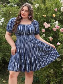 大码女式新款夏季方领泡泡袖连衣裙，蓝白格子甜美青春，腰部收紧荷叶边下摆，适合花园野餐、女友约会、毕业季