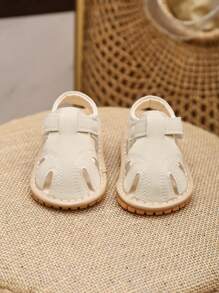 Sandalias para bebé en beige, estilo unisex para bebés niños y niñas, diseño de punta cerrada y hueco, suela de goma suave antideslizante, sandalias planas para recién nacidos