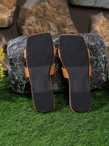2025 Summer New Fashion Minimalist Flat Elegant Women Shoes,Outdoor Casual Holiday Atmosphere Beach Sandals, White, Black, Square Toe Hollow-Out Roman Ladies Flip Flops