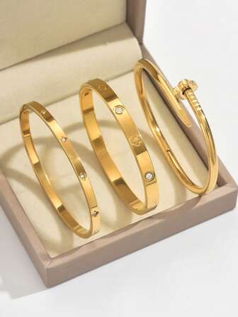 Lot de 3 bracelets à la mode en acier inoxydable plaqué or 18 carats avec motif trèfle à quatre feuilles, idéal pour les rassemblements féminins et au quotidien, style européen et américain, élégants et luxueux, en zircone cubique, parure de bijoux de mariage.