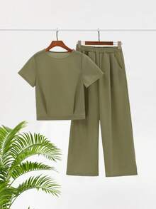 New Sporty And Casual Set For Women In Southeast Asia: Short-Sleeved T-Shirt And Capri Pants