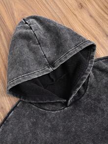 Moletom masculino com capuz, estilo streetwear, modelagem slim levemente elástica, lavagem vintage, forro térmico, em algodão misto, preto, manga longa, ideal para o dia a dia, volta às aulas e outono/inverno. - Preto - Ver 4