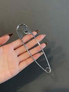 1pc Women's Oversized Paperclip Shaped Metal Hair Accessory, Minimalist Style Hair Clip, Quirky Hair Decor, Winter Accessories, Fall Accessories, Bun Extension, Hair Bun Maker, Bun Hair Piece, Hair Styling Pins, Pins For Hair, Bobby Pins