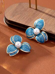 1 par de pendientes con diseño floral dulce y lindo para mujeres, apropiados para usar en la vida cotidiana y en citas