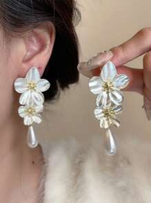 Conjunto de 2 peças de brincos longos de flor branca com pérola falsa, acessório de moda elegante para mulheres sem orelhas furadas