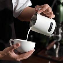 1 Pieza Jarra espumadora de café y leche, taza para espuma de leche, de acero inoxidable 304, con pantalla de temperatura, escala interna precisa, tanque de ordeño de boca puntiaguda, control preciso del caudal de la espuma de leche, sensación cómoda, olla para espuma de leche, utensilios para espresso, de alta calidad exquisita, duradera, accesorios profesionales para café en el hogar, la oficina y la cafetería 350/600ml Vuelta al colegio