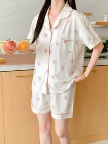 两件套女士睡衣套装，粉色装饰蝴蝶结图案，翻领单排扣，短裤和短袖，宽松，女士家居服睡衣