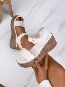 2024 Neue herzförmige Frauen Mode Keilabsatz Sandalen