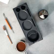 1 pieza Estación de prensado de espresso, Estera para tamper de espresso, Soporte para portafiltros de café de 51/53/58mm, Tamper y distribuidor de plástico, Caja organizadora de 3 en 1 de accesorios de espresso para herramientas de barista en mostradores/tiendas/mesas de trabajo