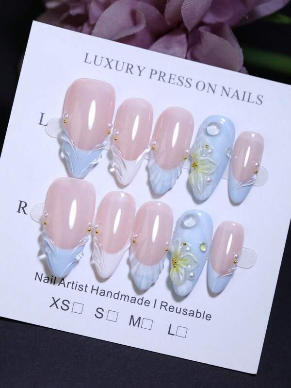Island Heart Azul e Nude Cor 100% Artesanal Unhas Press On com Decoração de Unhas 3D Esculpidas à Mão com Padrão de Flor e Concha 10 Peças de Unhas Artísticas em Estilo Francês Amêndoa Unhas Manuais Pontas de Unhas Postiças Reutilizáveis com Removedor de Bastão e Lixa de Unha