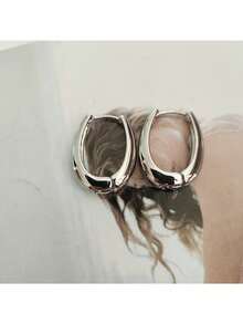 Chic Chunky Gold Hoop Earrings For Women – Bold And Modern Thick Hoop Design With High-Quality Gold Tone Finish For Luxurious Look – Lightweight And Comfortable For All-Day Wear – Adds Contemporary Elegance And Statement Style To Any Outfit – Perfect For Everyday Fashion, Casual Outings, Work, Parties, And Expressing Individual Style And Confidence – Secure Clasp Closure For Worry-Free Wear – A Wonderful Gift For Fashion-Forward Women And Teenagers Who Love Bold Jewelry – Versatile And Stylish Piece To Enhance Your Jewelry Collection With Contemporary Flair And Subtle Sophistication – Ideal For Both Casual And Dressier Looks - 彩色 - 查看 2