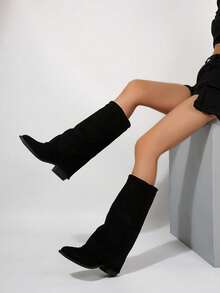 1 双女士时尚纯色毛绒性感中筒靴，百搭舒适，带褶饰裤腿