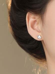 Aretes asimétricos de plata de ley 925 con diseño sofisticado de estrella de mar y concha con circonita, adecuados para uso diario y para piercings sensibles, ideal como regalo para mujeres, madres, novias (Pascua, Día de San Valentín)