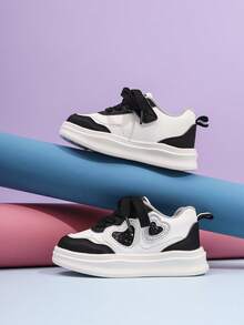 一双男女通用1-3 6岁儿童滑板鞋2024年秋季男童女童熊猫鞋儿童小白鞋