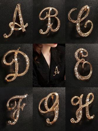 1 件 A-Z 字母胸针，欧式水钻别针，合金材质，镶嵌闪亮宝石，非常适合搭配西装、衬衫、夹克、连衣裙，展现优雅与时尚背包，适合学校办公室配饰珠宝圣诞节万圣节衣服别针有趣可爱的教师礼物