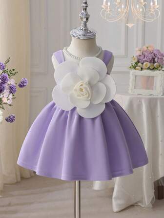 0-3岁女婴优雅无袖连衣裙，黑色裙子，带有超大白色花朵装饰