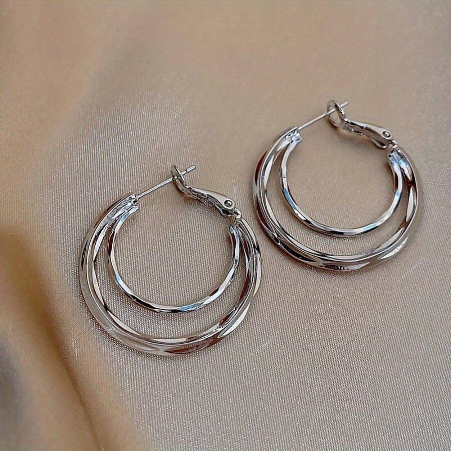 A Pair Of French High-End And Unique Double-Layer Loop Earrings, With A Niche Design And Stylish Atmosphere. The Simple Plain Loop Earrings Are A Must-Have Item For Fashionable Women, Perfect For Daily Wear, Commuting, And Gatherings - An Ideal Gift - 銀色 - 查看 1