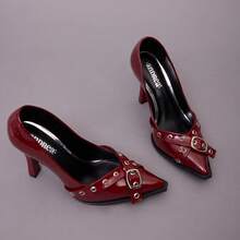 Zapatilla De Vestir Marca Andrea Para Mujer   Zapato De Tacón Fino Diseño Puntiagudo Con Hebilla Y Estoperoles  En Color Rojo - Rojo - Ver 6