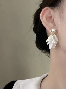 New French Retro Pearl White Petal Tassel Earrings