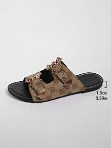 Sandalias de moda con hebilla de murciélago decorativa y sencillas para dama, con correa con hebilla insertada, pantuflas planas y ligeras, chanclas de verano antideslizantes