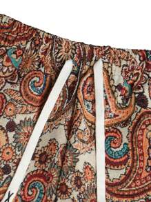 男士休闲海滩度假风 INS 经典绿色花卉编织纹理提花短裤，松紧腰带。非常适合春夏海滩度假，是送给男朋友或老公的理想礼物。