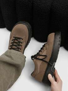Chaussures Oxford formelles à bout rond épais, style britannique à lacets pour hommes. Parfaites pour les fêtes, les mariages, la mode casual. durable.